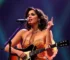 Xenia França encerra turnê de álbum premiado no Grammy Latino