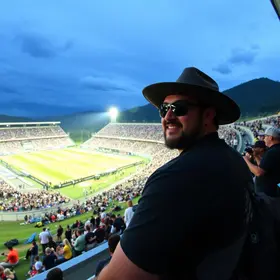 Fãs de Luan Santana acampam em frente ao estádio